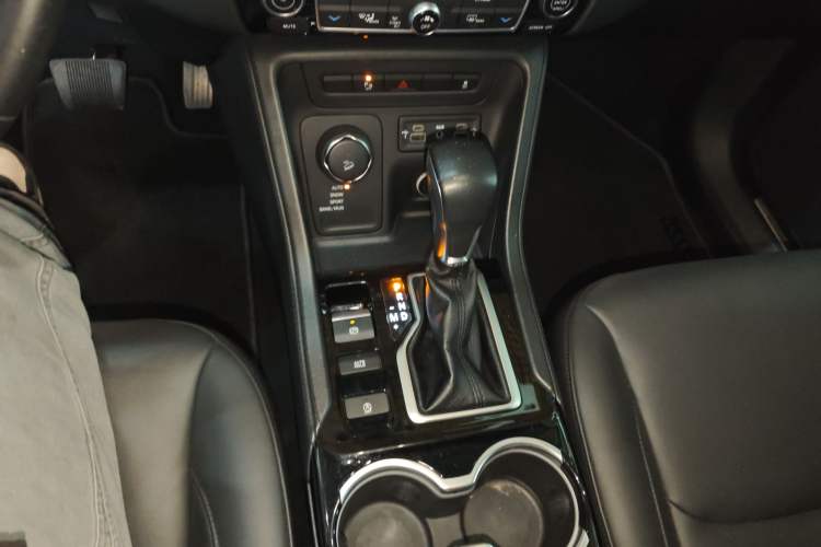 Used Jeep Grand Commander 2018 2.0T Four-Wheel Drive Enjoyment Edition China VI Gear Lever