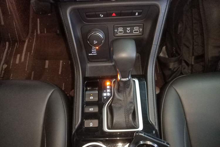 Used Jeep Grand Commander 2018 2.0T Four-Wheel Drive Enjoyment Edition China VI Gear Lever