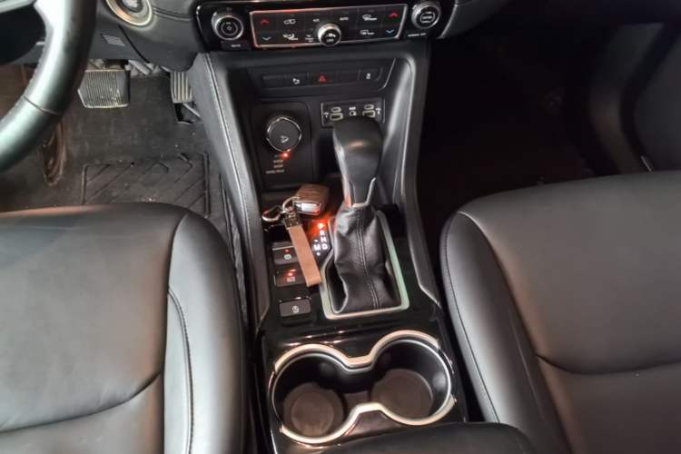 Used Jeep Grand Commander 2018 2.0T Four-Wheel Drive Premium Navigation Version China V Gear Lever