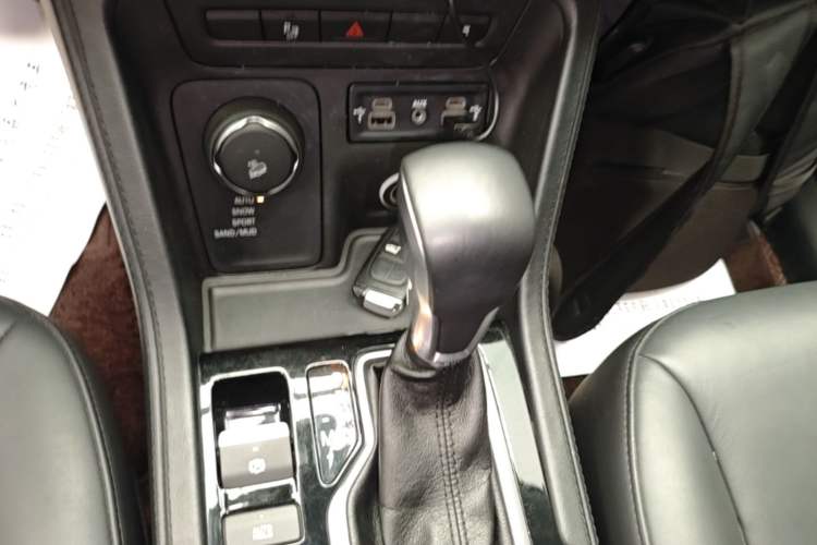 Used Jeep Grand Commander 2018 2.0T Four-Wheel Drive Enjoyment Version China V Gear Lever