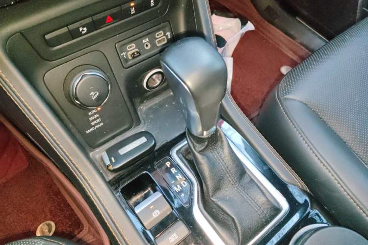 Used Jeep Grand Commander 2018 2.0T Four-Wheel Drive Smart Enjoyment Version China V Emission Standard Gear Lever
