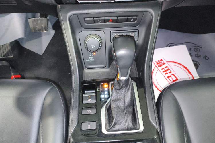 Used Jeep Grand Commander 2018 2.0T Four-Wheel Drive Enjoyment Edition China VI Gear Lever