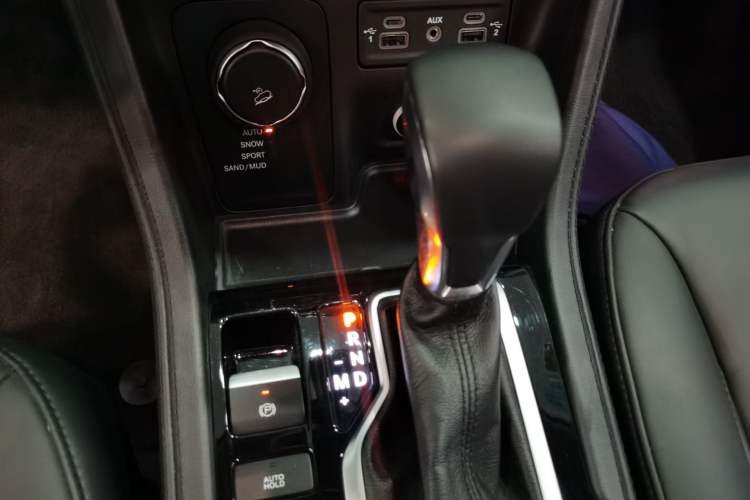 Used Jeep Grand Commander 2018 2.0T Four-Wheel Drive Enjoyment Edition China VI Gear Lever