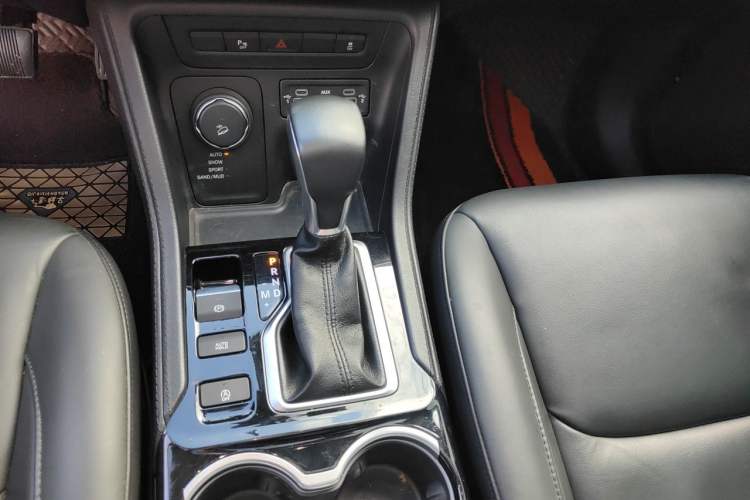 Used Jeep Grand Commander 2018 2.0T Four-Wheel Drive Enjoyment Edition China VI Gear Lever