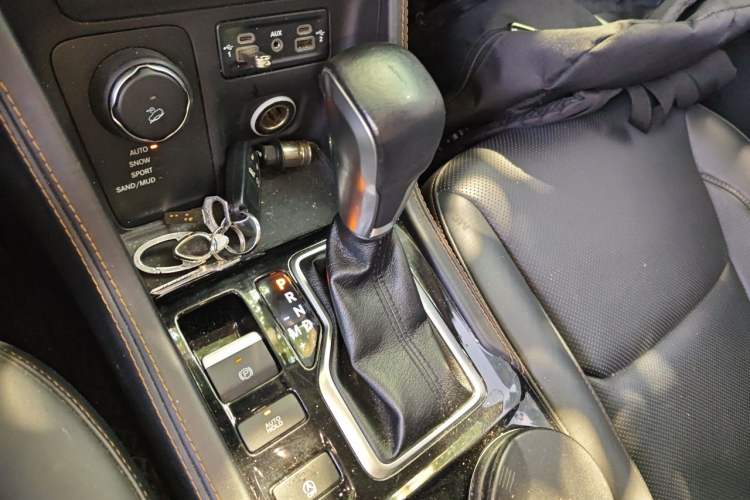 Used Jeep Grand Commander 2018 2.0T Four-Wheel Drive Smart Enjoyment Version China V Emission Standard Gear Lever