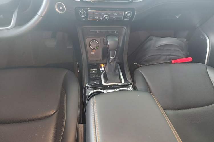 Used Jeep Grand Commander 2018 2.0T Four-Wheel Drive Smart Enjoyment Version China V Emission Standard Gear Lever