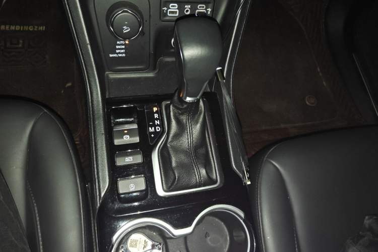 Used Jeep Grand Commander 2018 2.0T Four-Wheel Drive Enjoyment Edition China VI Gear Lever