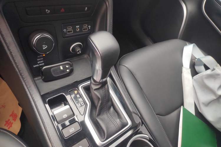 Used Jeep Grand Commander 2018 2.0T Four-Wheel Drive Premium Navigation Version China V Gear Lever