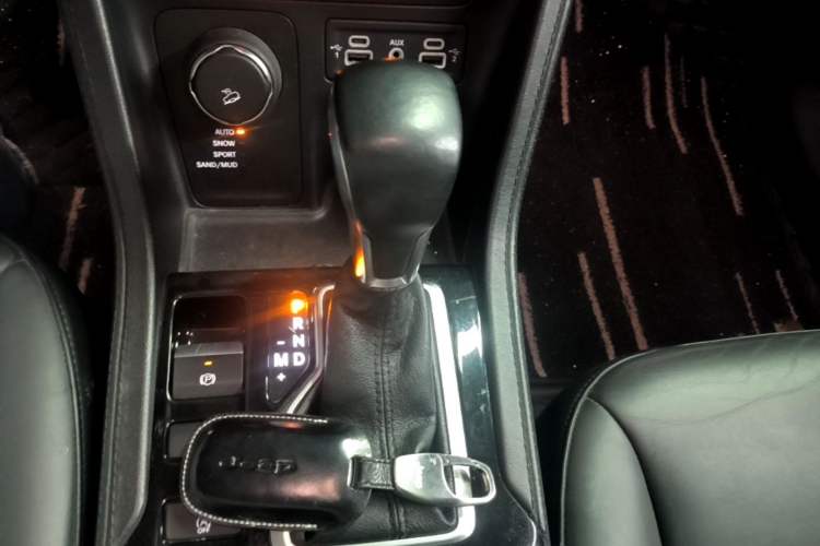Used Jeep Grand Commander 2018 2.0T Four-Wheel Drive Prestige Edition China V Gear Lever