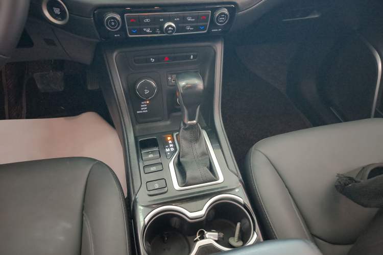 Used Jeep Grand Commander 2018 2.0T Four-Wheel Drive Enjoyment Edition China VI Gear Lever