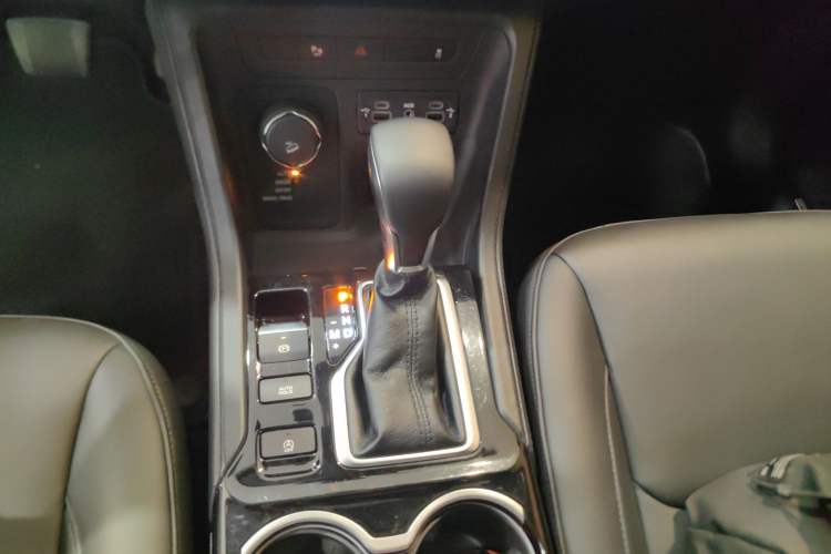 Used Jeep Grand Commander 2018 2.0T Four-Wheel Drive Enjoyment Edition China VI Gear Lever