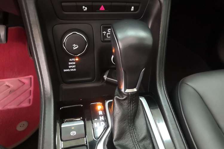 Used Jeep Grand Commander 2018 2.0T Four-Wheel Drive Enjoyment Edition China VI Gear Lever