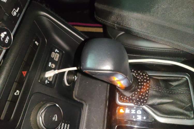 Used Jeep Grand Commander 2018 2.0T Four-Wheel Drive Enjoyment Edition China VI Gear Lever