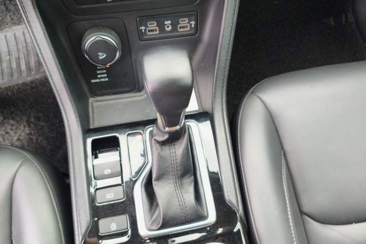 Used Jeep Grand Commander 2018 2.0T Four-Wheel Drive Enjoyment Edition China VI Gear Lever