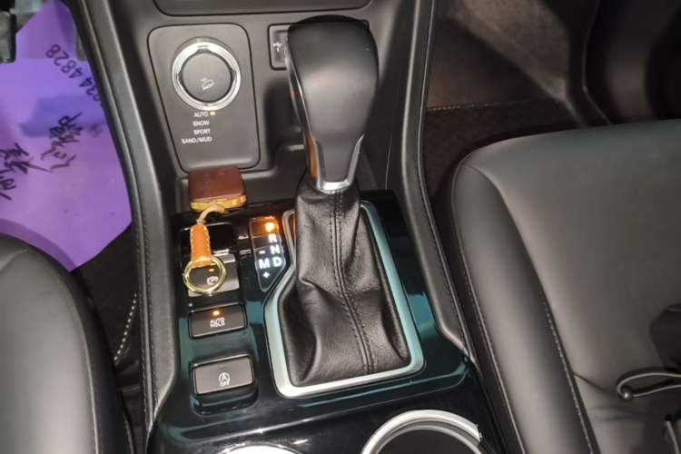Used Jeep Grand Commander 2018 2.0T Four-Wheel Drive Enjoyment Edition China VI Gear Lever