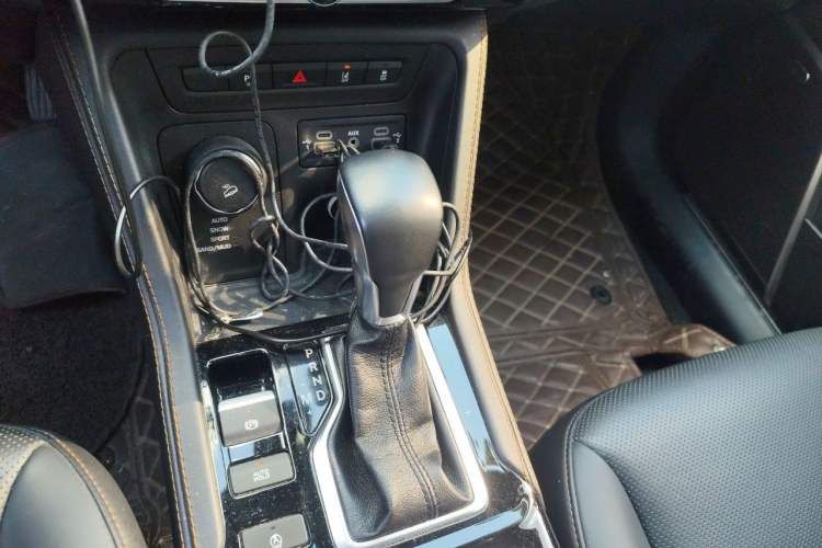 Used Jeep Grand Commander 2018 2.0T Four-Wheel Drive Smart Enjoyment Version China V Emission Standard Gear Lever
