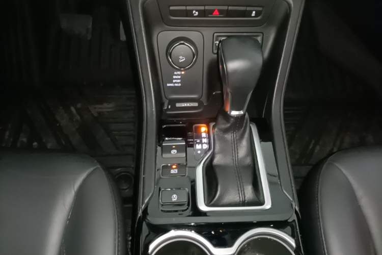 Used Jeep Grand Commander 2018 2.0T Four-Wheel Drive Enjoyment Edition China VI Gear Lever