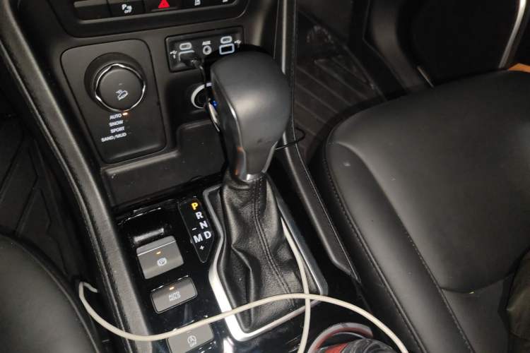 Used Jeep Grand Commander 2018 2.0T Four-Wheel Drive Enjoyment Version China V Gear Lever