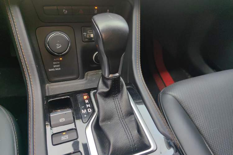 Used Jeep Grand Commander 2018 2.0T Four-Wheel Drive Smart Enjoyment Version China V Emission Standard Gear Lever
