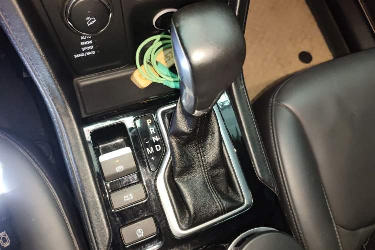Used Jeep Grand Commander 2018 2.0T Four-Wheel Drive Prestige Edition China V Gear Lever