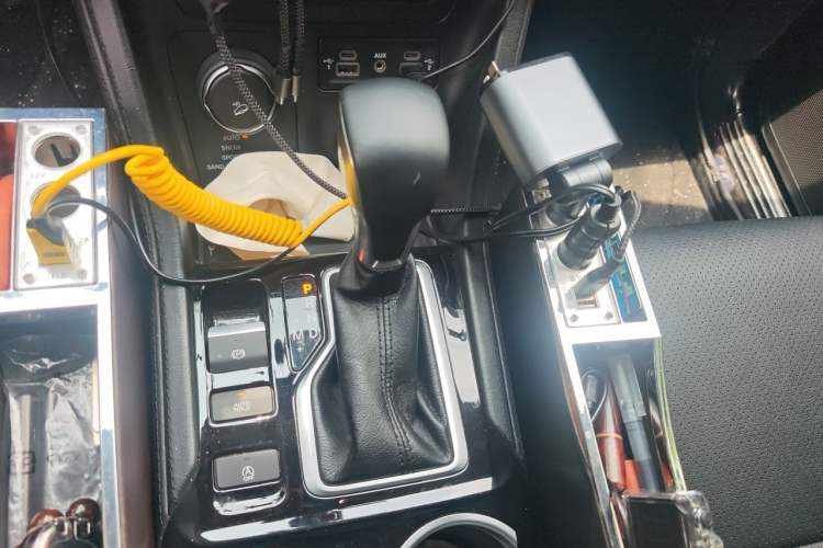 Used Jeep Grand Commander 2018 2.0T Four-Wheel Drive Enjoyment Edition China VI Gear Lever