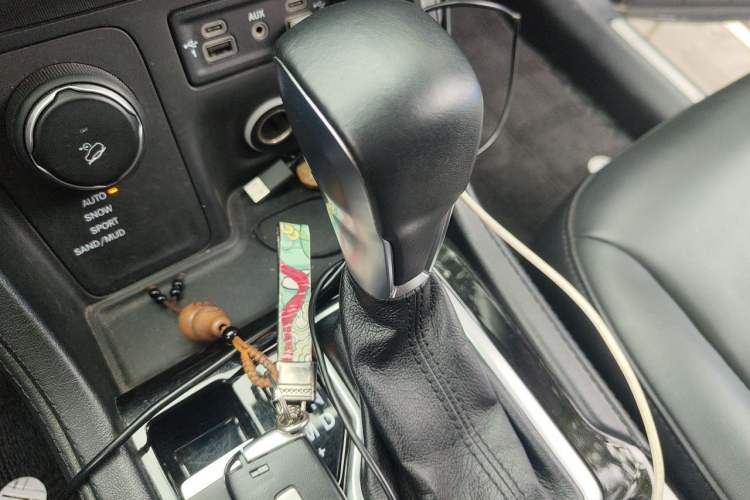 Used Jeep Grand Commander 2018 2.0T Four-Wheel Drive Enjoyment Edition China VI Gear Lever