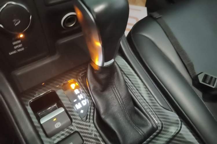 Used Jeep Grand Commander 2018 2.0T Four-Wheel Drive Enjoyment Edition China VI Gear Lever