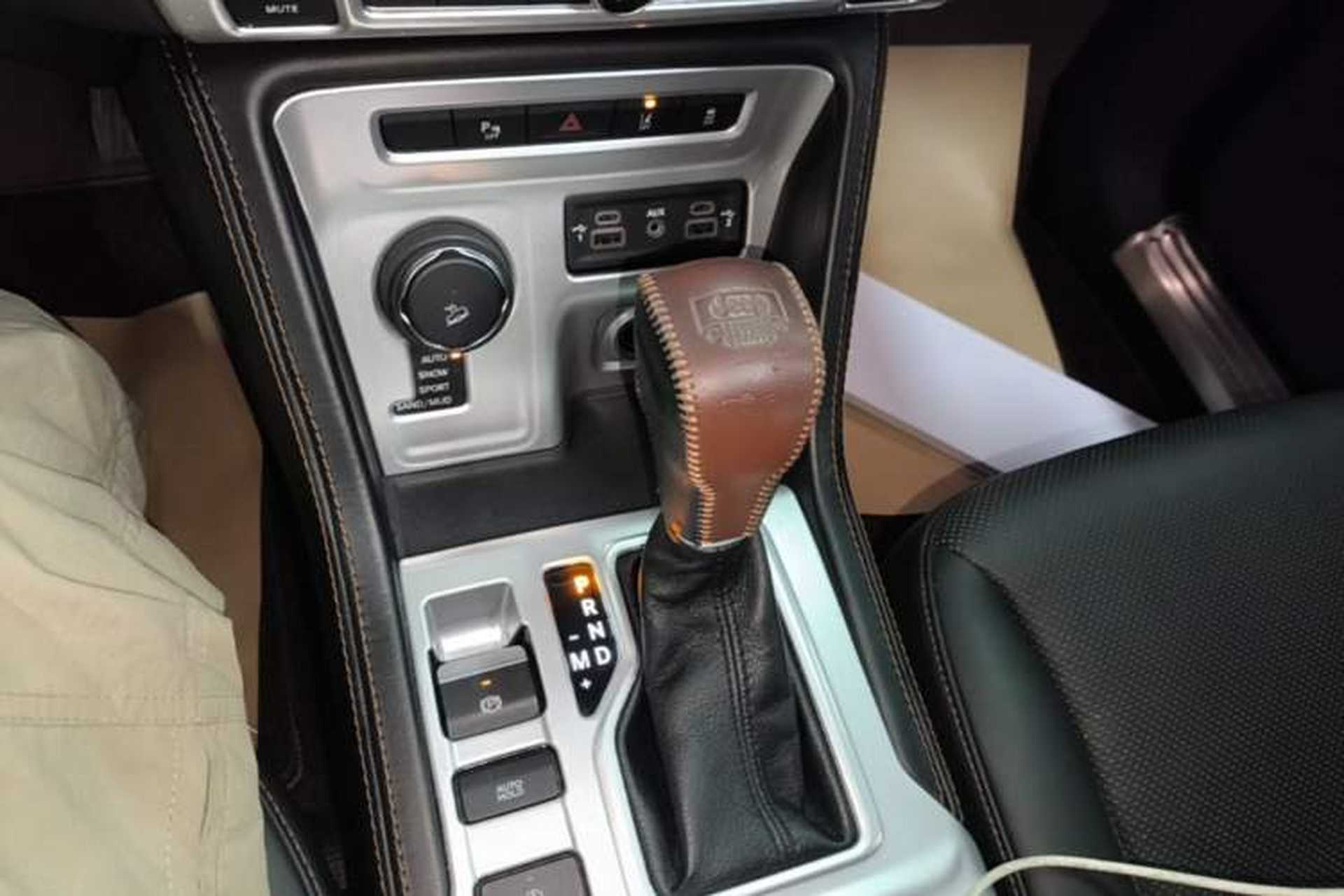 Used Jeep Grand Commander 2018 2.0T Four-Wheel Drive Smart Enjoyment Version China V Emission Standard Gear Lever