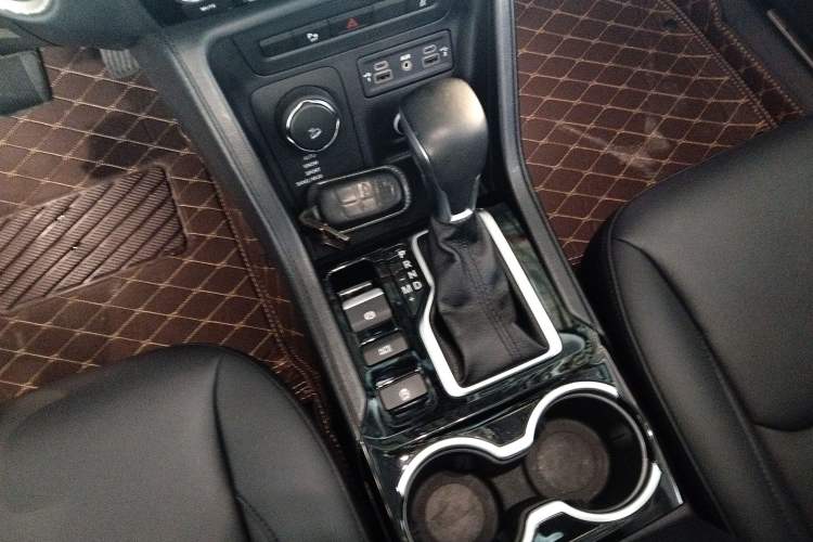 Used Jeep Grand Commander 2018 2.0T Four-Wheel Drive Enjoyment Version China V Gear Lever