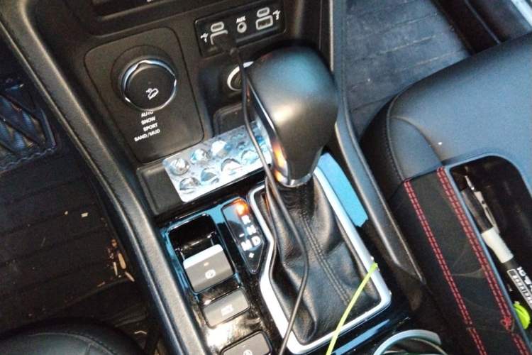 Used Jeep Grand Commander 2018 2.0T Four-wheel Drive Premium Edition China VI Gear Lever