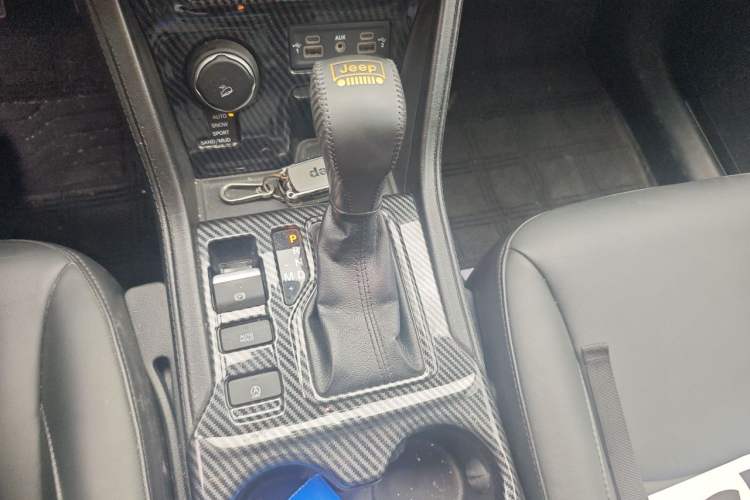 Used Jeep Grand Commander 2018 2.0T Four-Wheel Drive Enjoyment Edition China VI Gear Lever
