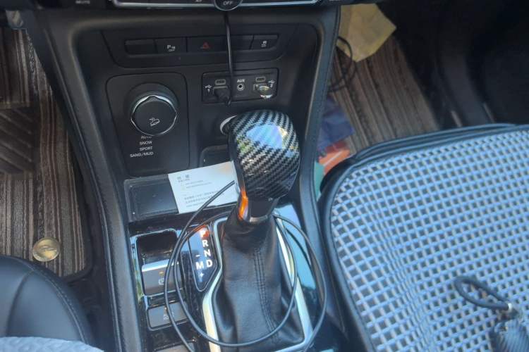 Used Jeep Grand Commander 2018 2.0T Four-Wheel Drive Enjoyment Version China V Gear Lever