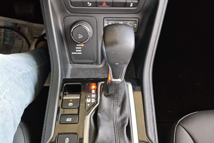 Used Jeep Grand Commander 2018 2.0T Four-Wheel Drive Premium Navigation Version China V Gear Lever