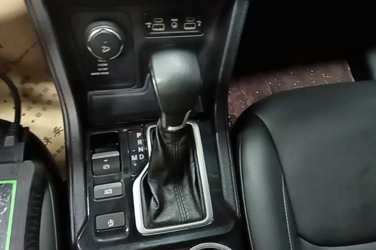 Used Jeep Grand Commander 2018 2.0T Four-Wheel Drive Enjoyment Edition China VI Gear Lever