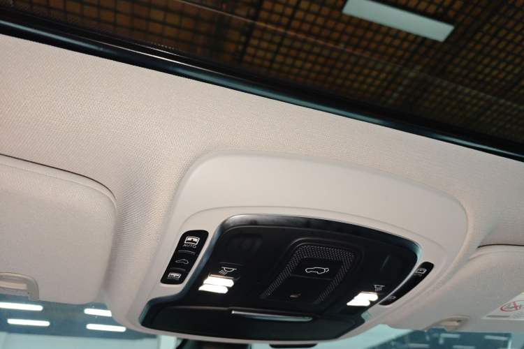 Used Jeep Grand Commander 2018 2.0T Four-Wheel Drive Enjoyment Edition China VI Headliner