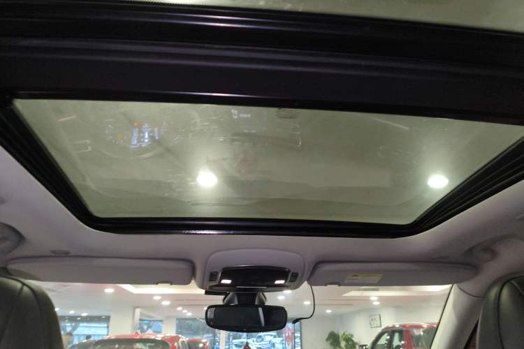 Used Jeep Grand Commander 2018 2.0T Four-Wheel Drive Enjoyment Edition China VI Headliner