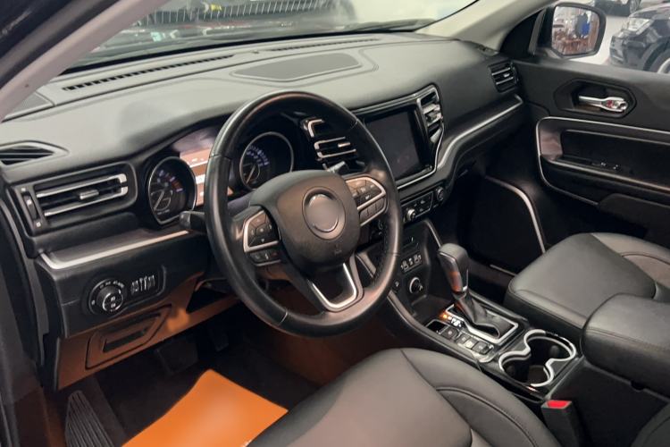 Used Jeep Grand Commander 2018 2.0T Four-Wheel Drive Enjoyment Edition China VI Interior 1
