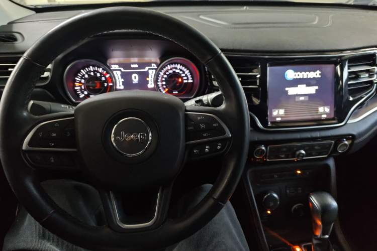 Used Jeep Grand Commander 2018 2.0T Four-Wheel Drive Smart Enjoyment Version China V Emission Standard Interior 2