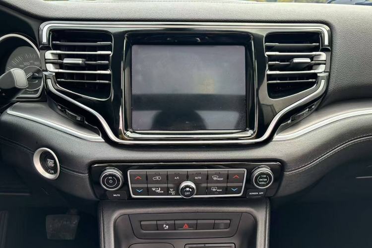 Used Jeep Grand Commander 2018 2.0T Four-Wheel Drive Enjoyment Edition China VI Interior 2