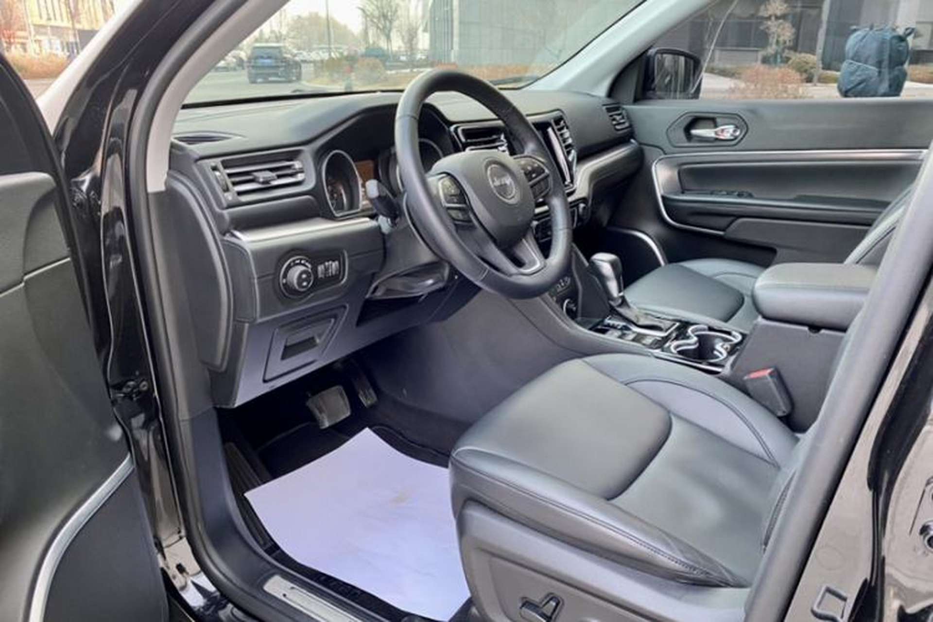 Used Jeep Grand Commander 2018 2.0T Four-Wheel Drive Enjoyment Edition China VI Interior 2