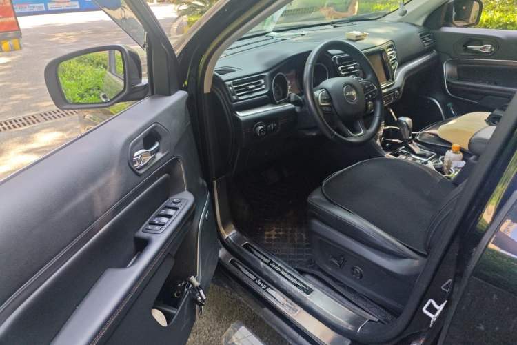 Used Jeep Grand Commander 2018 2.0T Four-Wheel Drive Smart Enjoyment Version China V Emission Standard Interior 3