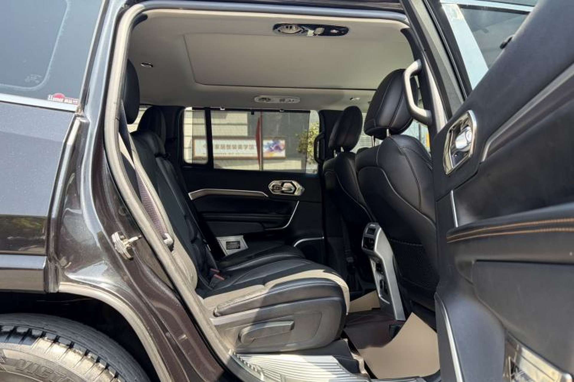 Used Jeep Grand Commander 2018 2.0T Four-Wheel Drive Smart Enjoyment Version China V Emission Standard Interior 3