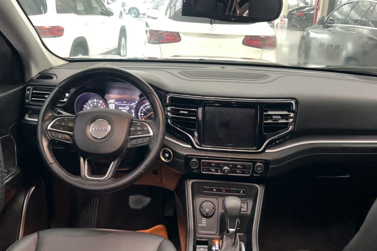 Used Jeep Grand Commander 2018 2.0T Four-Wheel Drive Enjoyment Edition China VI Interior 3