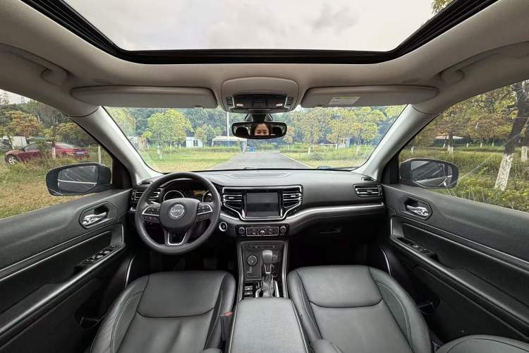 Used Jeep Grand Commander 2018 2.0T Four-Wheel Drive Enjoyment Edition China VI Interior 6