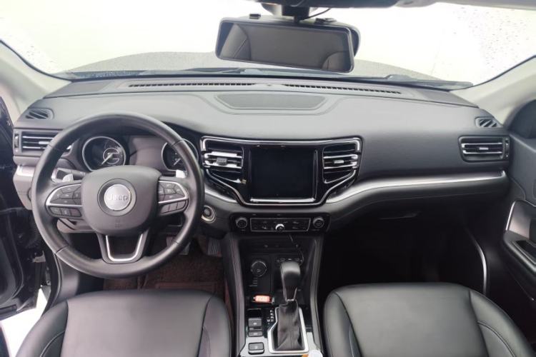 Used Jeep Grand Commander 2018 2.0T Four-Wheel Drive Enjoyment Version China V Interior 7