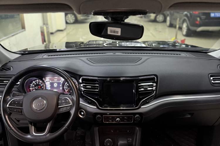 Used Jeep Grand Commander 2018 2.0T Four-Wheel Drive Enjoyment Edition China VI Interior 8