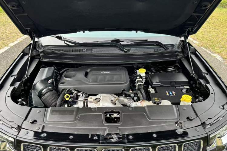 Used Jeep Grand Commander 2018 2.0T Four-Wheel Drive Enjoyment Edition China VI Interior 8