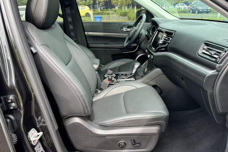 Used Jeep Grand Commander 2018 2.0T Four-Wheel Drive Enjoyment Edition China VI Interior 9