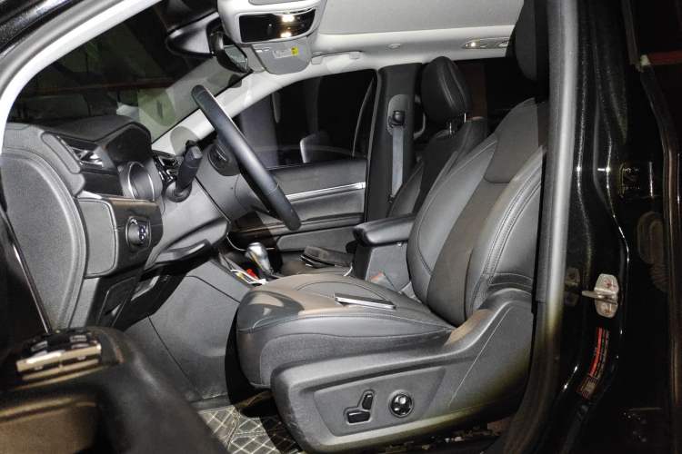 Used Jeep Grand Commander 2018 2.0T Four-Wheel Drive Enjoyment Edition China VI Left Front Seat