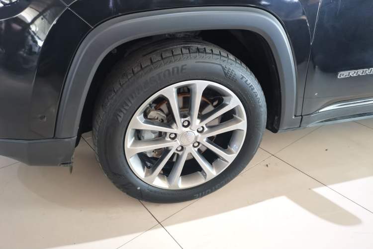 Used Jeep Grand Commander 2018 2.0T Four-wheel Drive Premium Edition China VI Left Front Wheel Hub